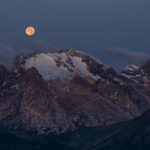 Apus de luna in Dolomiti