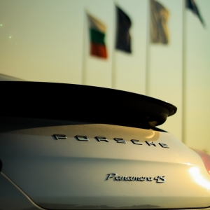 Mare distanță de acasa 